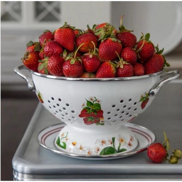 Golden Rabbit Colander Set Strawberry Enamelware 1.5qt w 8" Drip Plate 2 Piece - Picture 1 of 8